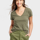 Camiseta feminina justa com decote em V verde oliva da Universal Thread - tamanho GG