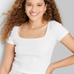 Camiseta branca Wild Fable para bebê - Manga curta feminina, gola quadrada, canelada, justa