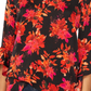 Blusa Vince Camuto com estampa decote em V e bainha em camadas, preta