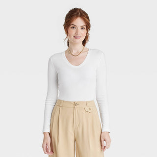 Camiseta feminina branca de manga comprida e decote em V A New Day, tamanho M