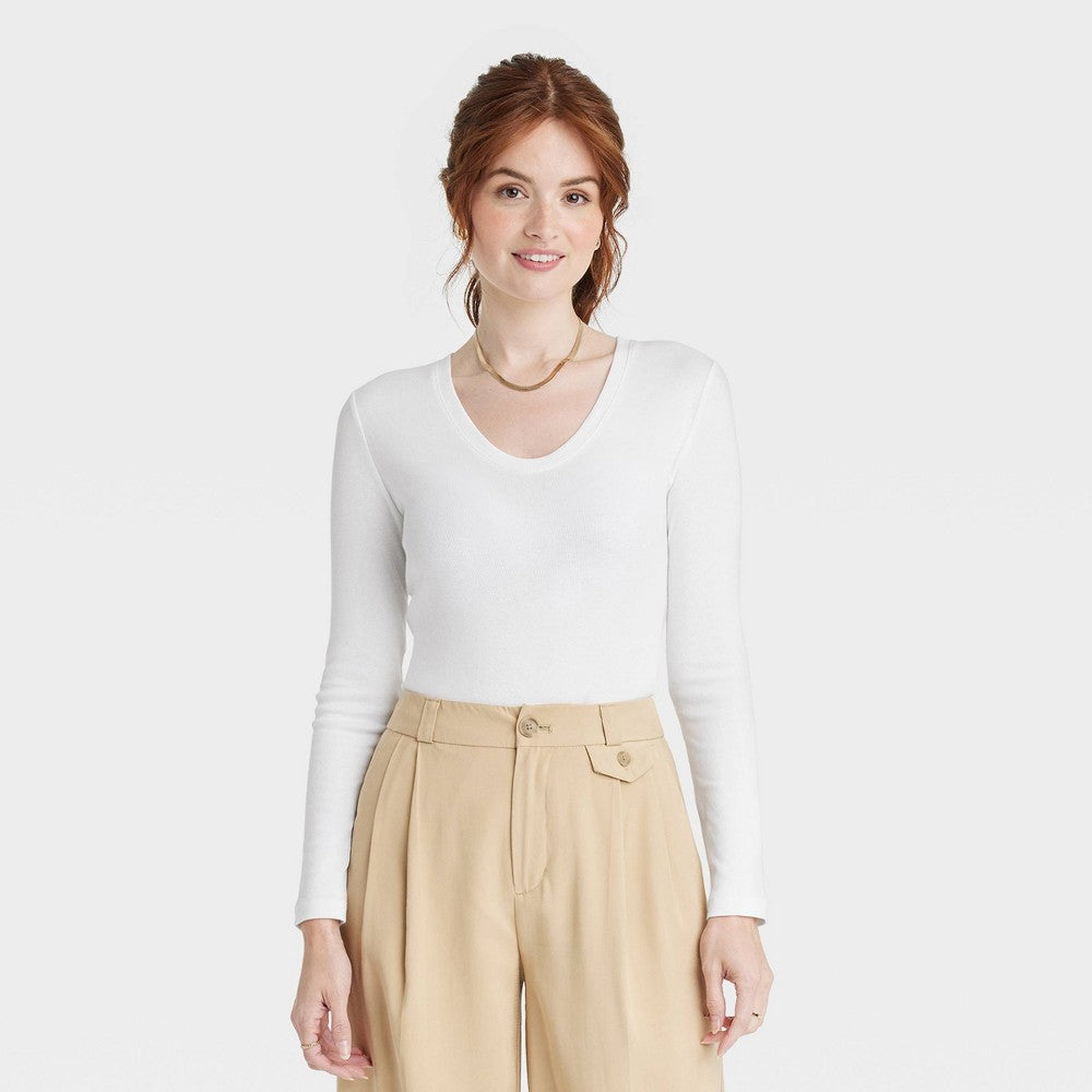 Camiseta feminina branca de manga comprida e decote em V A New Day, tamanho M