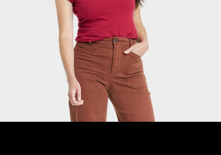 Camiseta feminina de manga curta justa vermelha escura Universal Thread, tamanho G