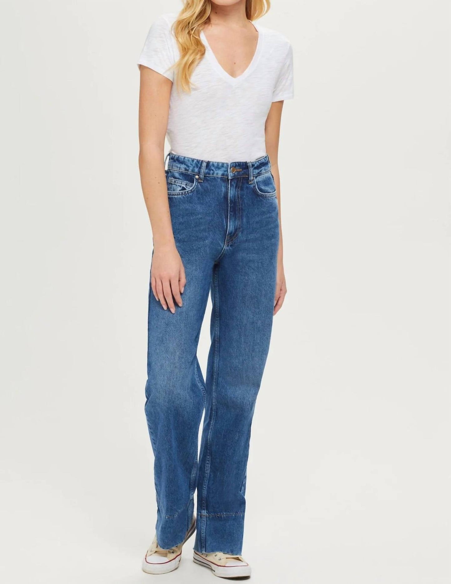 Goldie - Signature Slub V-neck Tee