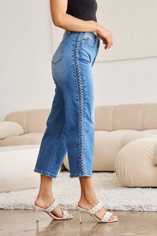 Judy Blue - Calça jeans curta com cintura alta e detalhe trançado, perna larga