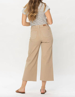 Judy Blue - Calças curtas de perna larga tingidas