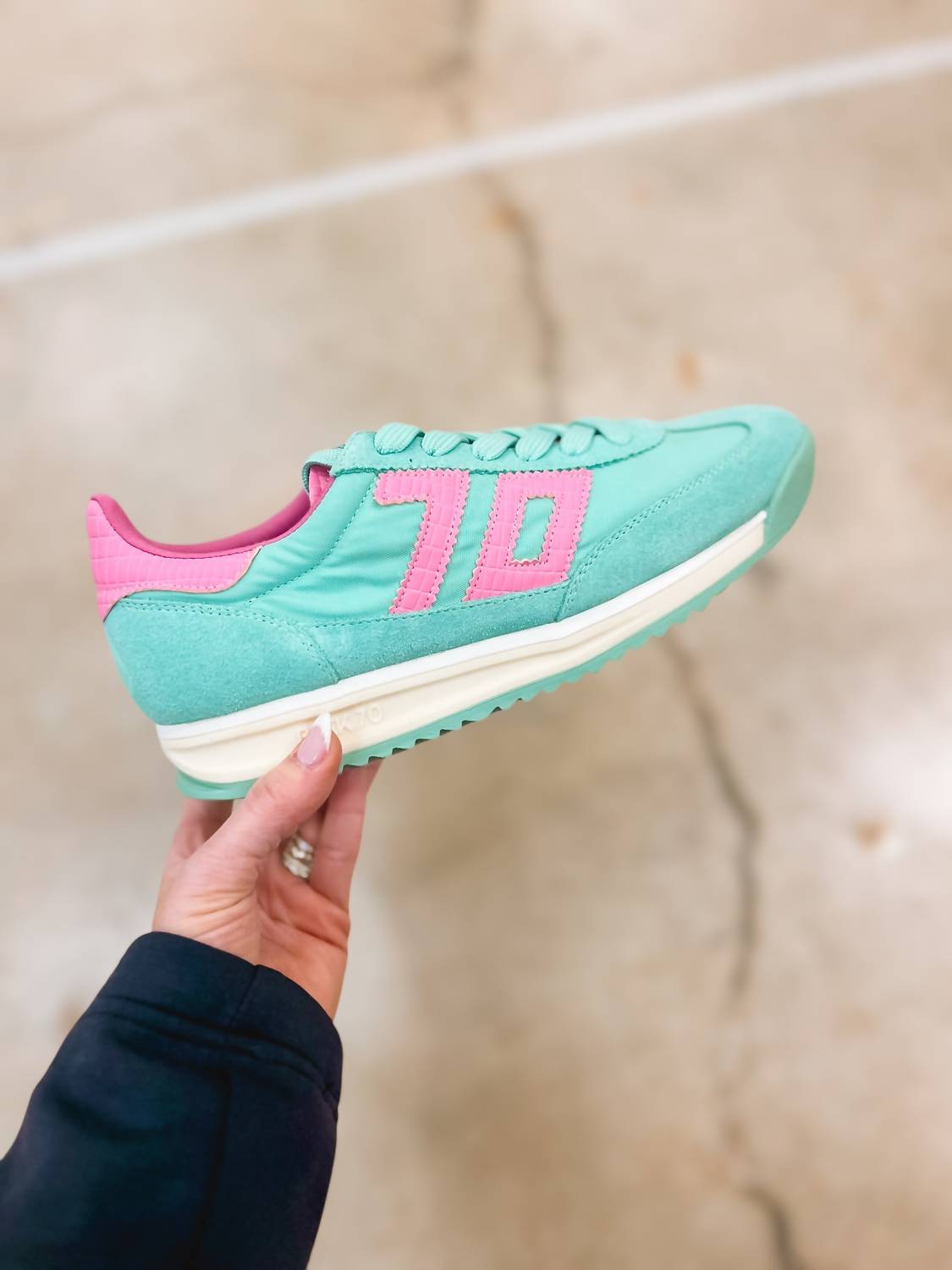 Back 70 - Women Barkley Jogger Shoes