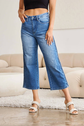 Judy Blue - Calça jeans curta com cintura alta e detalhe trançado, perna larga