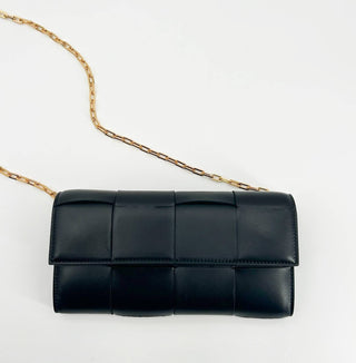Bottega Veneta - Carteira feminina de couro com corrente e fecho de correr