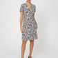 Vestido feminino Leota Perfect Wrap com manga curta cinza