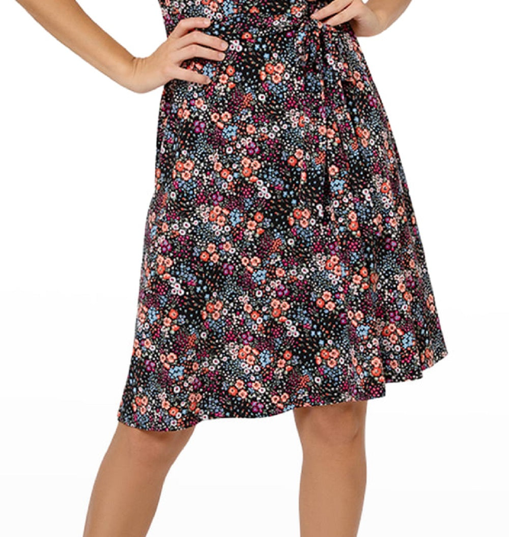 Vestido feminino Leota Perfect Wrap com manga curta, preto