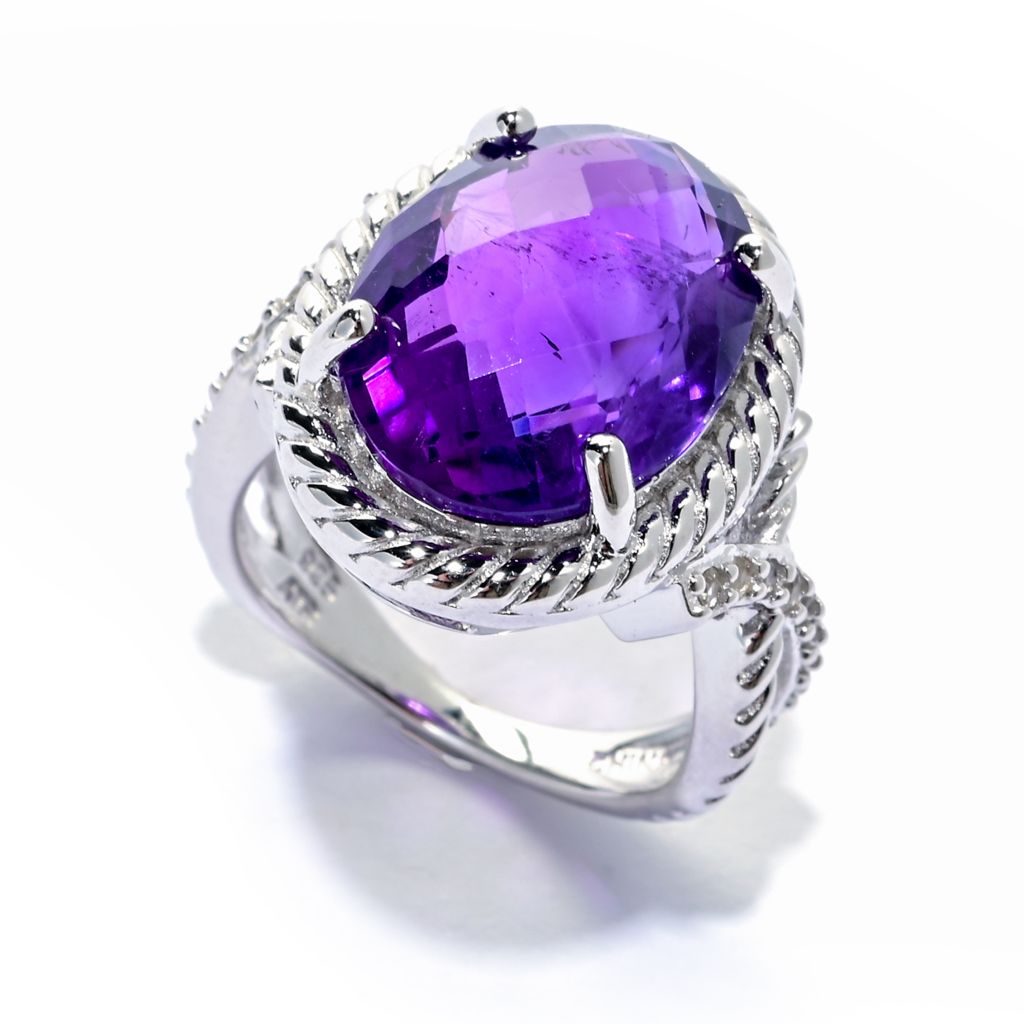 Anel de prata esterlina com pedra preciosa lapidada em xadrez de 16 x 12 mm e topázio branco