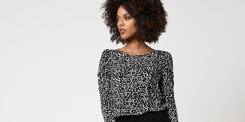 Top feminino Leota Graphic Gardenia Jennifer preto