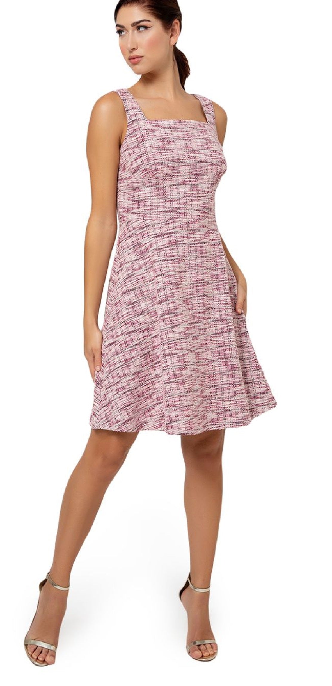 Vestido Ariana sem mangas e evasê Leota feminino rosa