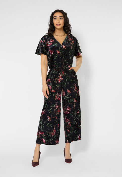 Macacão feminino Leota Ruby Velvet manga curta preto