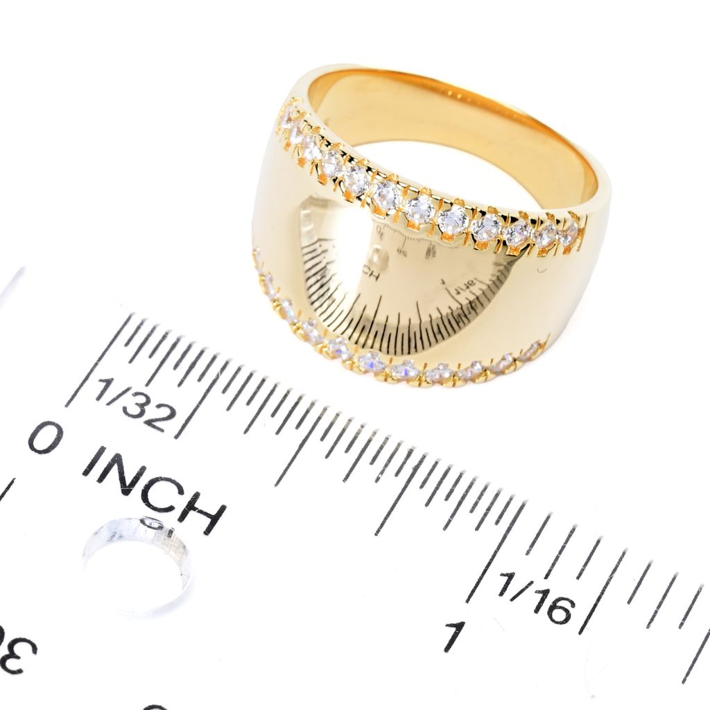 Anel de prata italiana Sorrento com diamante simulado 0,64 DEW e faixa cônica