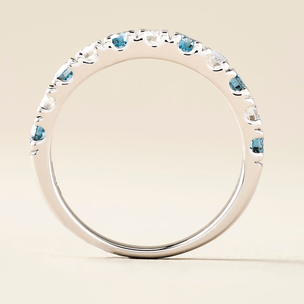 Anel de diamante cultivado em laboratório azul e branco de 0,99 ct de ouro 14K da Peace Jewelers