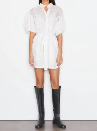 Vestido com manga bufante e renda embutida