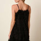 Vestido curto de alças finas com babados e penas Mittoshop