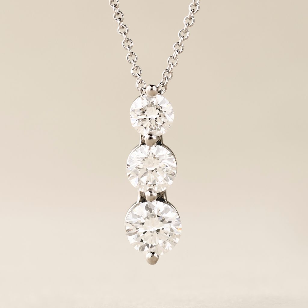 Pingente de diamante cultivado em laboratório com 3 pedras, ouro 14K, escolha de peso em quilates, da Peace Jewelers