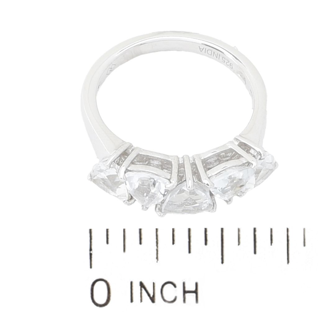 Anel Gem Treasures com topázio branco lapidado trilhão de 2,75 quilates e 5 pedras