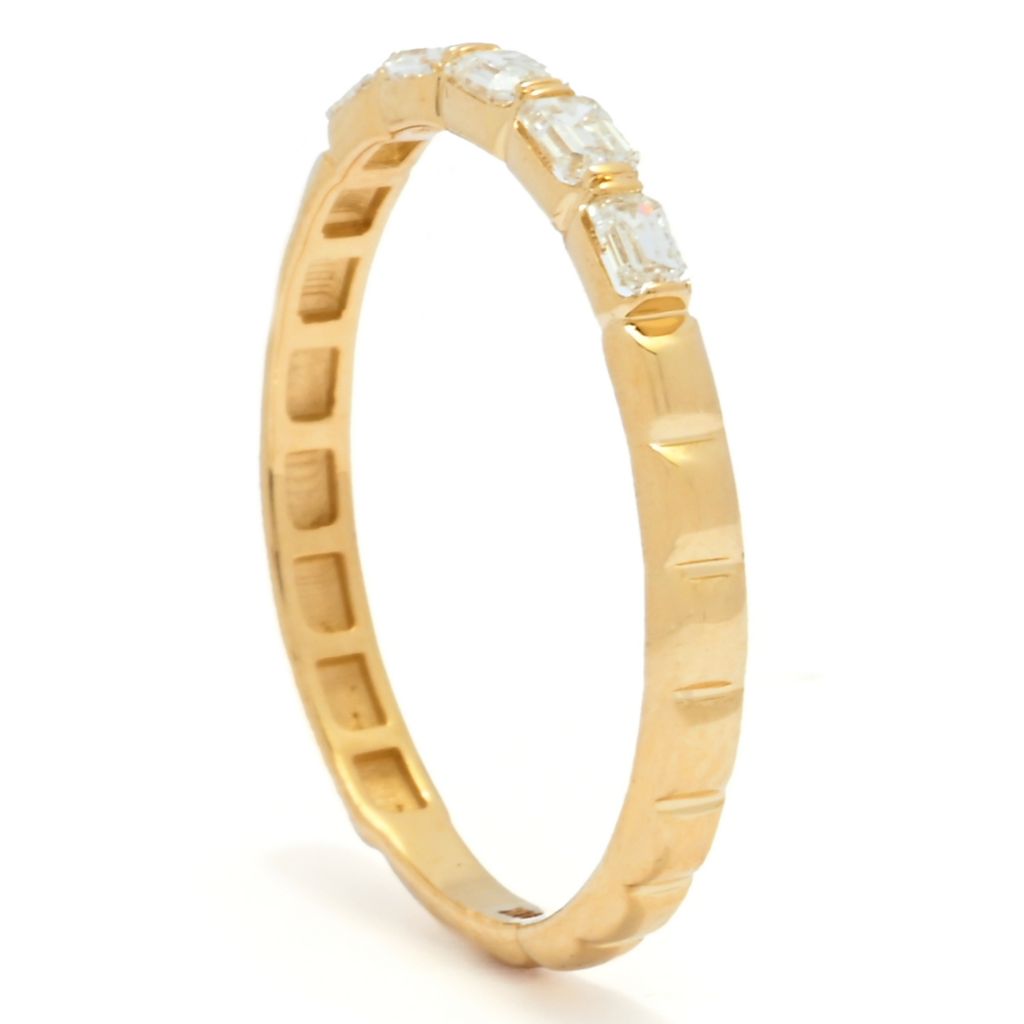 Anel Sabrina Designs em ouro 14K com diamante lapidado esmeralda de 0,33ct e 5 pedras