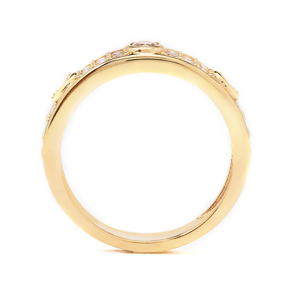 Escolha brilhante de revestimento: estação de diamante simulado e anel com conjunto pavimentado