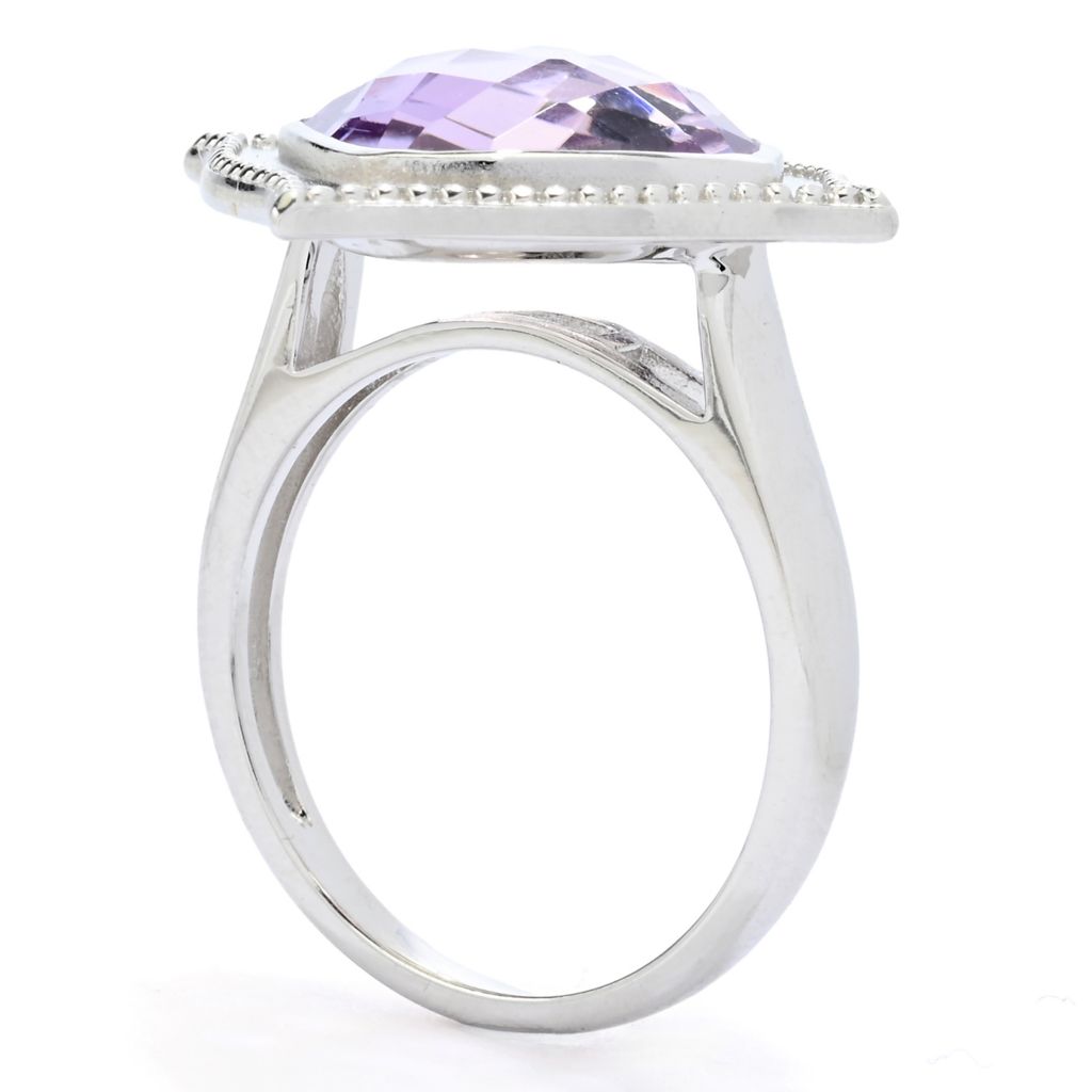 Anel com acabamento acetinado e lapidação xadrez de 12 mm da Claire Vessot Designs