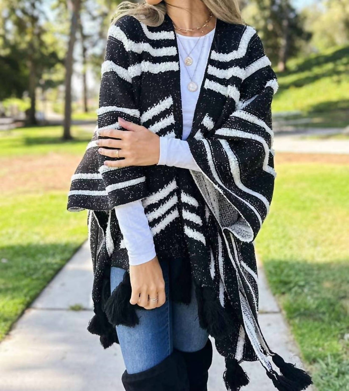 Amoli - Western Textured Pattern With Chunky Tassel Cardigan