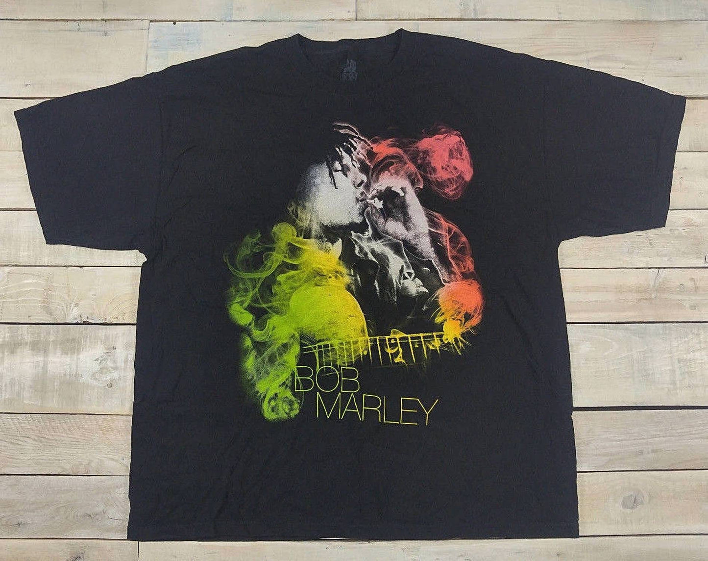 Bob Marley - Men's Guitar Smoke Short Sleeve T-shirt