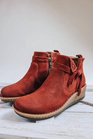 Born - Bota feminina de couro camurça envelhecida Vaughn