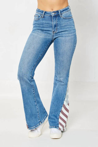 Judy Blue - Calça jeans flare com estampa de bandeira americana de cintura alta