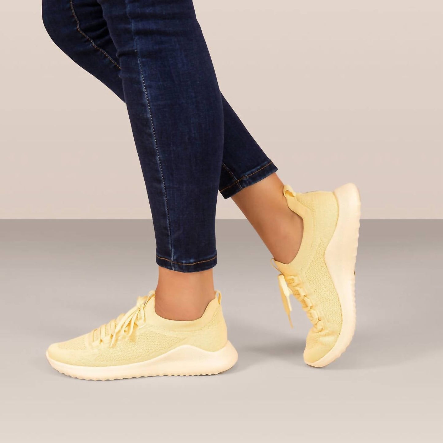 Aetrex - Women's Carly Lace Up Sneaker