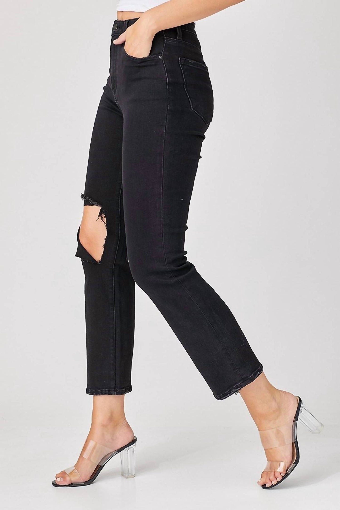 Risen - Relaxed Distressed Jeans