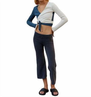 Free People - Calça Flare Crop Hot Shot do Movimento