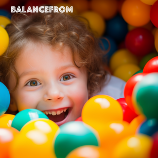 Bolas de brinquedo BalanceFrom Fitness de 2,3 pol. à prova de esmagamento com bolsa de armazenamento, multicoloridas