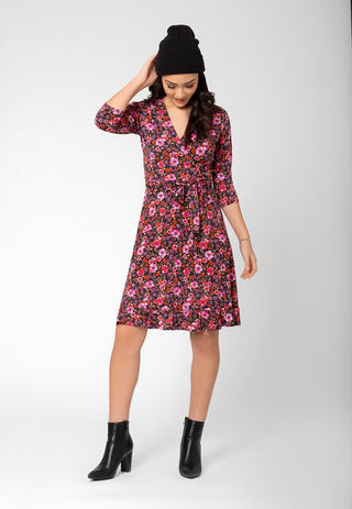 Vestido feminino Leota Perfect Wrap com babados e bainha vermelha