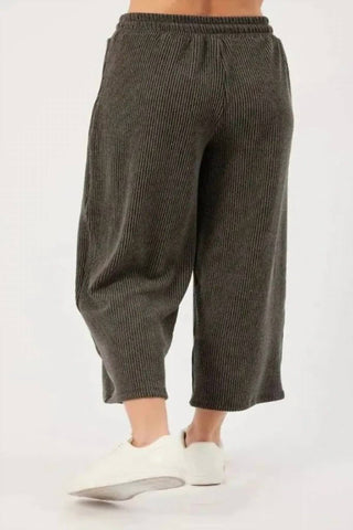 Kylie Paige - Calça Amanda de perna larga