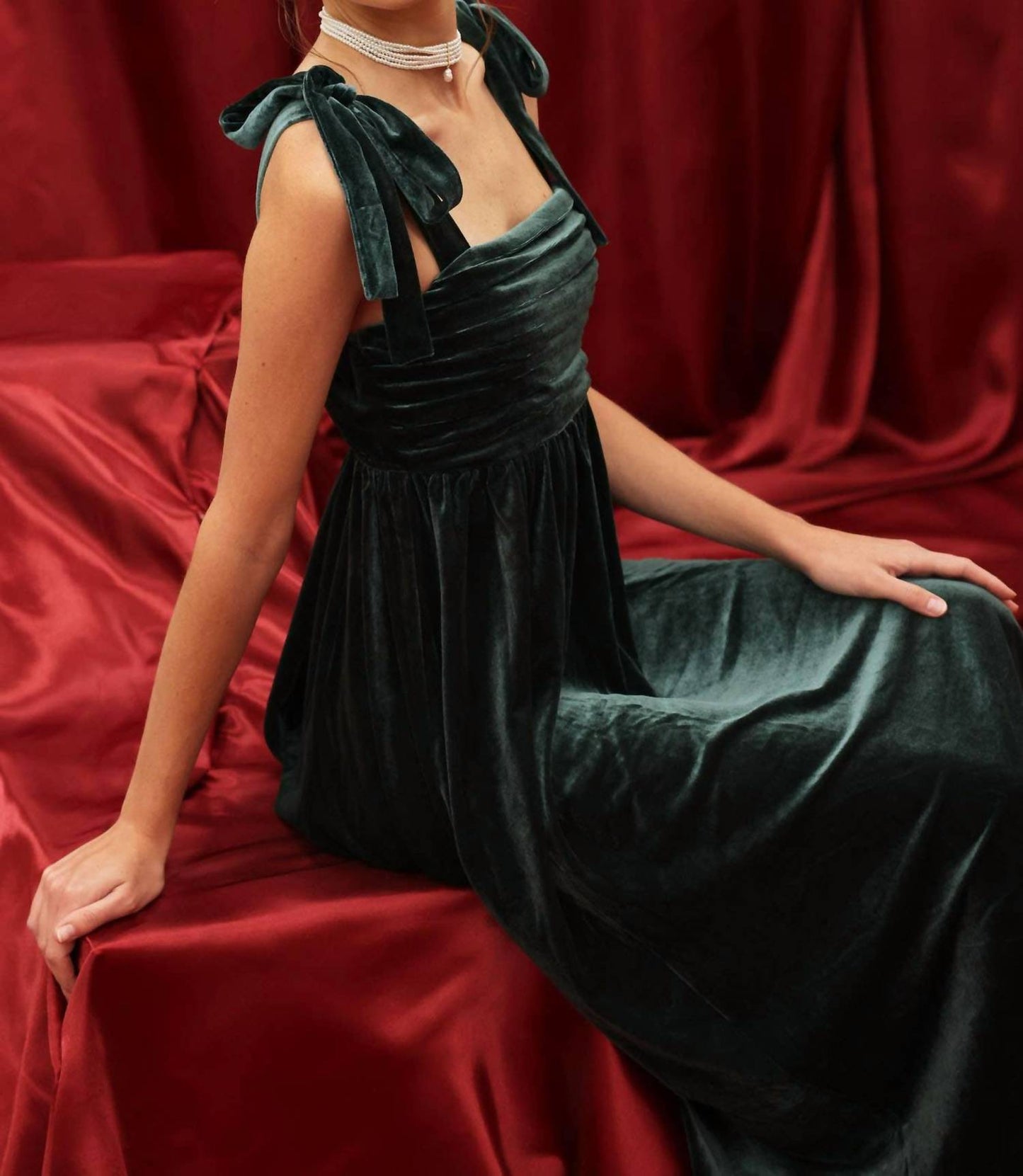 Blu Pepper - Velvet Tie Strap Pleated Midi Dress