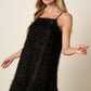 Vestido curto de alças finas com babados e penas Mittoshop