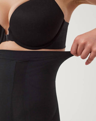 Spanx - Shorts On Core de cintura alta e comprimento até a coxa
