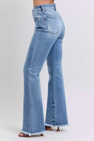 Judy Blue - Calça Jeans Bootcut de Cintura Alta com Bainha Desfiada