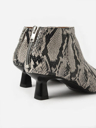 Ganni - Bota curta feminina com estampa de cobra falsa