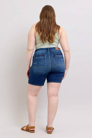 Judy Blue - Bermuda Jeans Cintura Alta com Bolso Traseiro e Aba