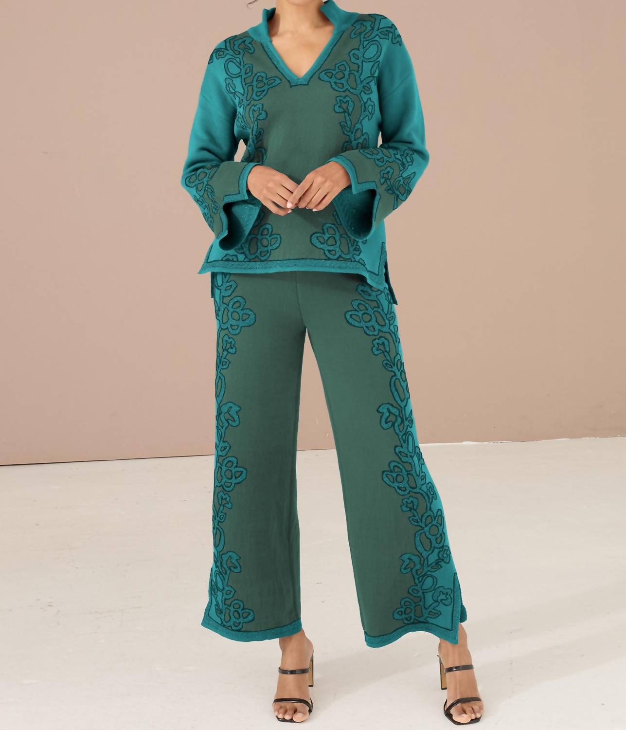 Alivia - Callie Knit V-neck Sweater