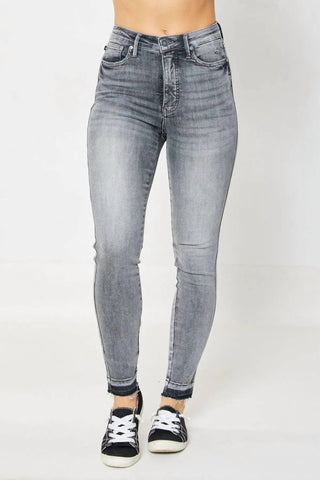Judy Blue - Calça Jeans Skinny com Controle de Barriga e Barra Deslizante
