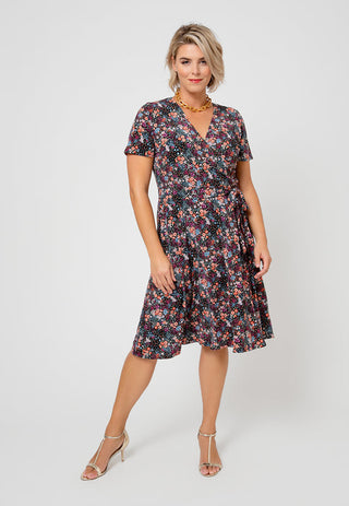 Vestido feminino Leota Perfect Wrap com manga curta, preto