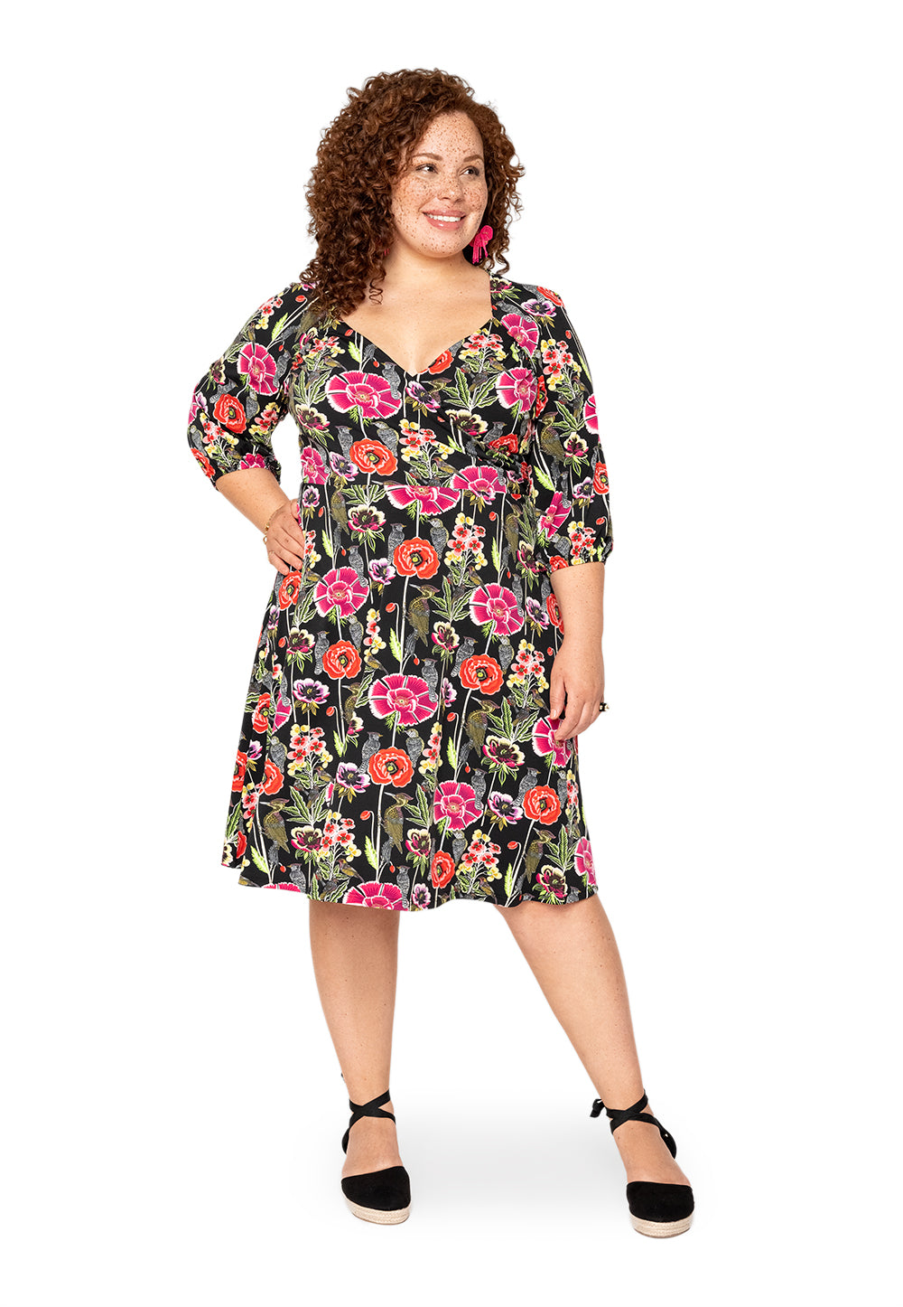 Vestido Leota Curve Sweetheart Becca Garden Party Preto Multicolorido