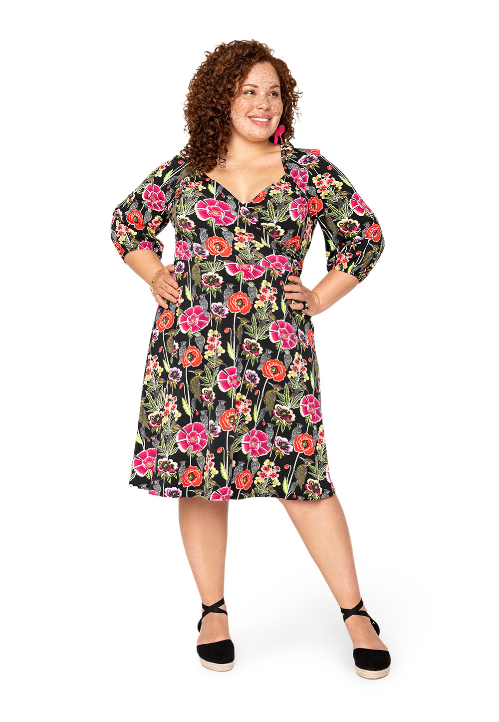 Vestido Leota Curve Sweetheart Becca Garden Party Preto Multicolorido