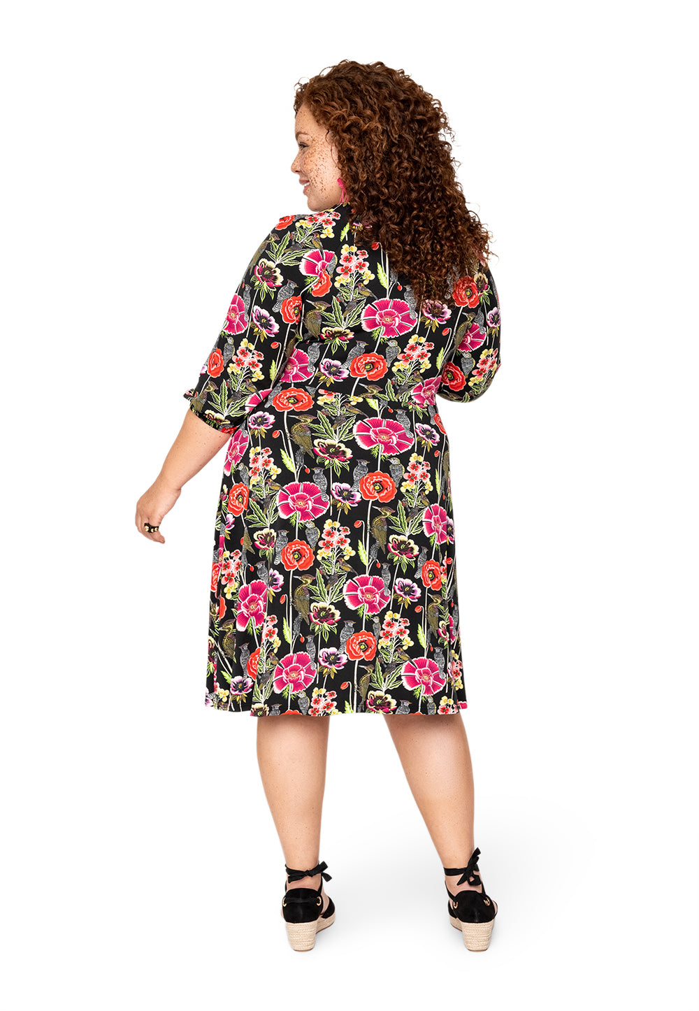 Vestido Leota Curve Sweetheart Becca Garden Party Preto Multicolorido
