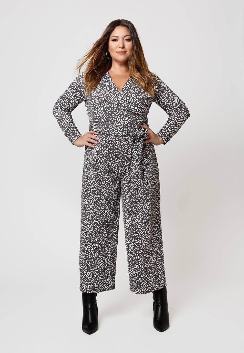 Macacão estampado Kayla feminino Leota preto tamanho 3X